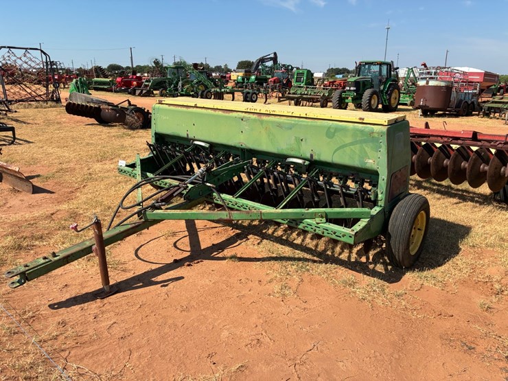 john-deere-8200-image-1