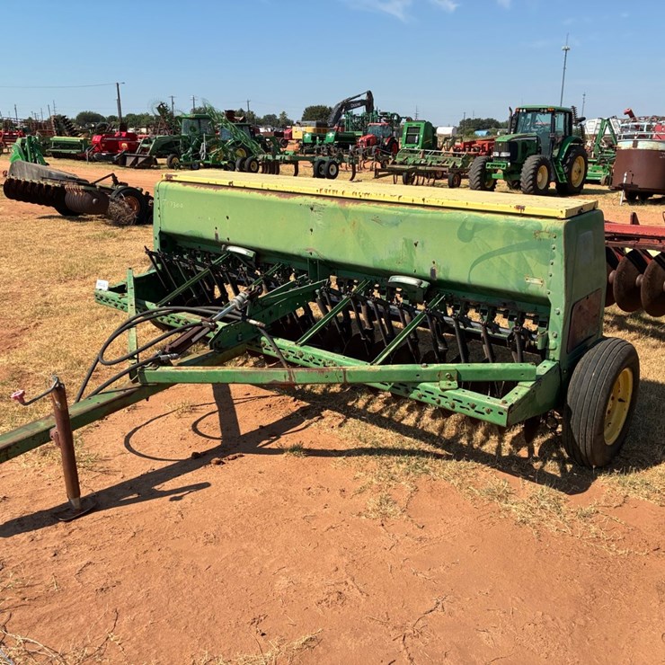 JOHN DEERE 8200