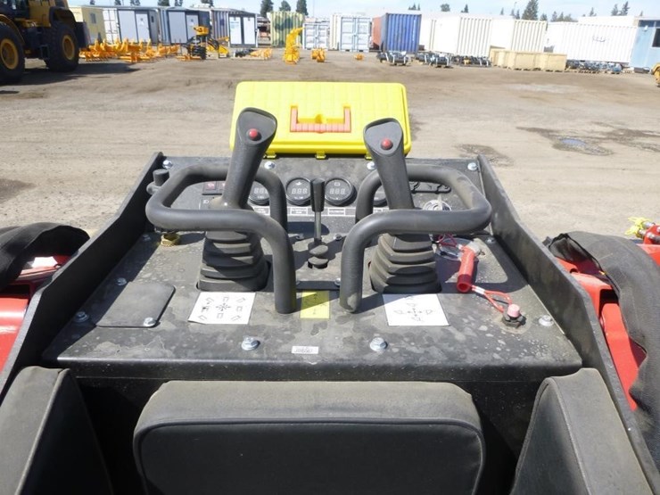 sdlool-1050k-skid-steer-track-loader-image-12