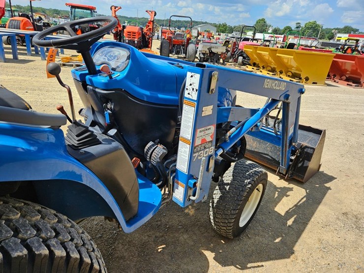 new-holland-tc25-image-25