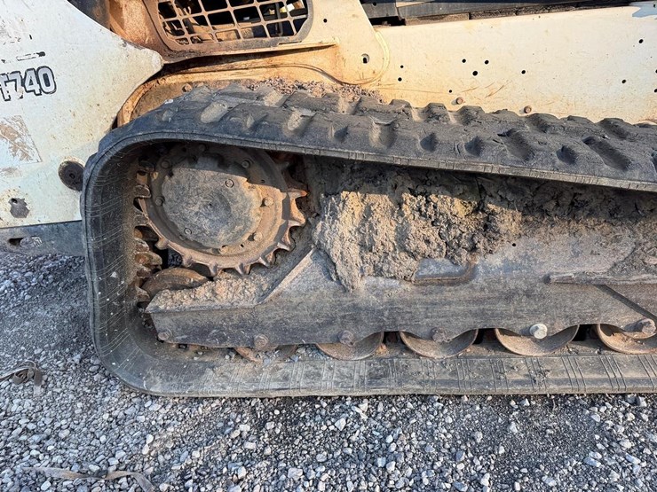 2018-bobcat-t740-image-13