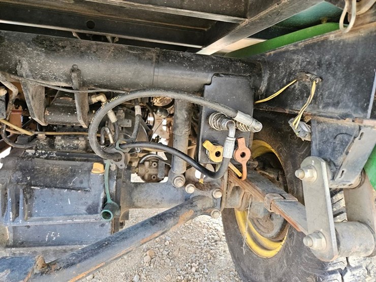 2020-john-deere-gator-image-19