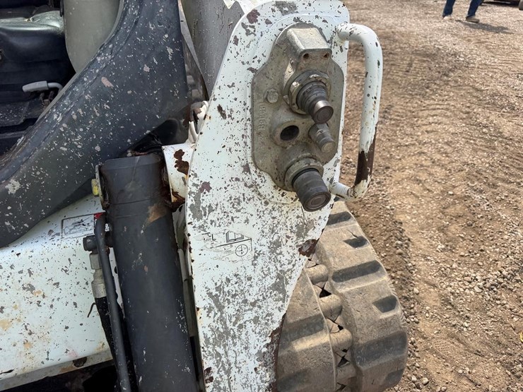 2015-bobcat-t650-image-12