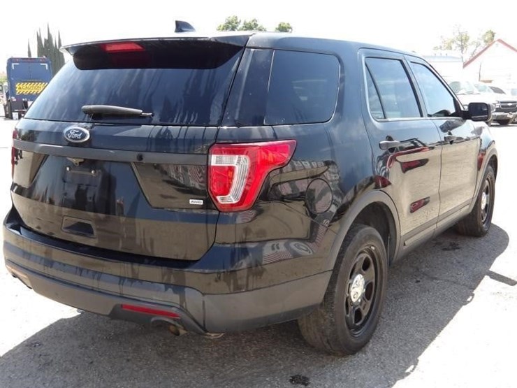 2017-ford-explorer-image-3