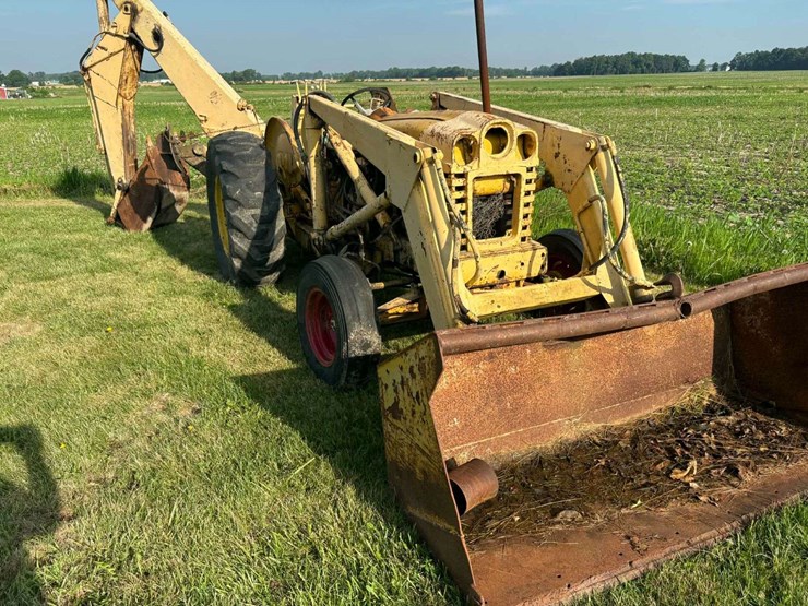 ford-backhoe-image-1