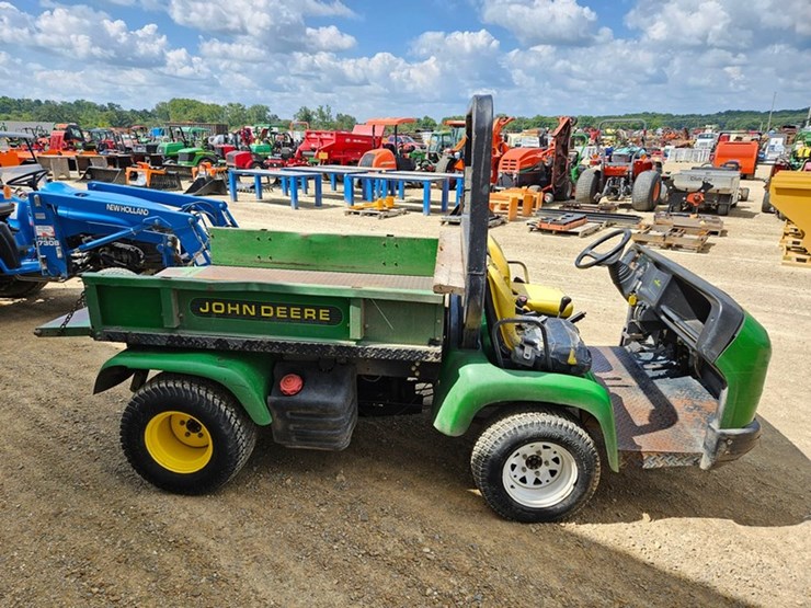 2020-john-deere-gator-image-6