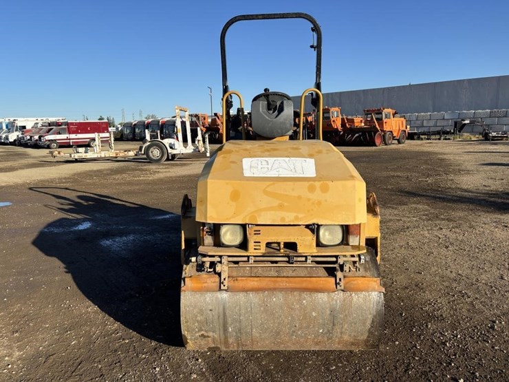 caterpillar-cb24-image-6