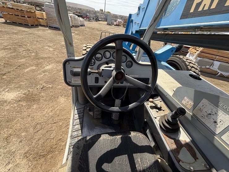 2008-genie-gth842-image-27