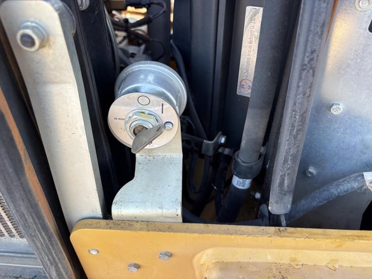 caterpillar-cb24-image-36