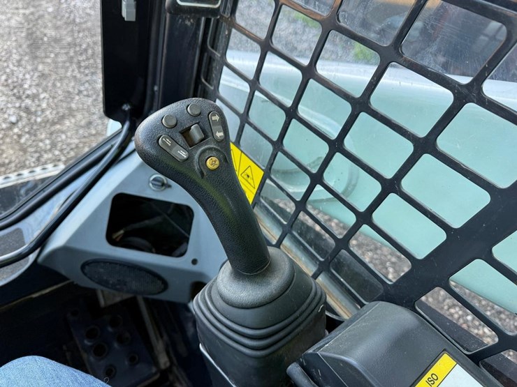 2023-bobcat-t595-image-21