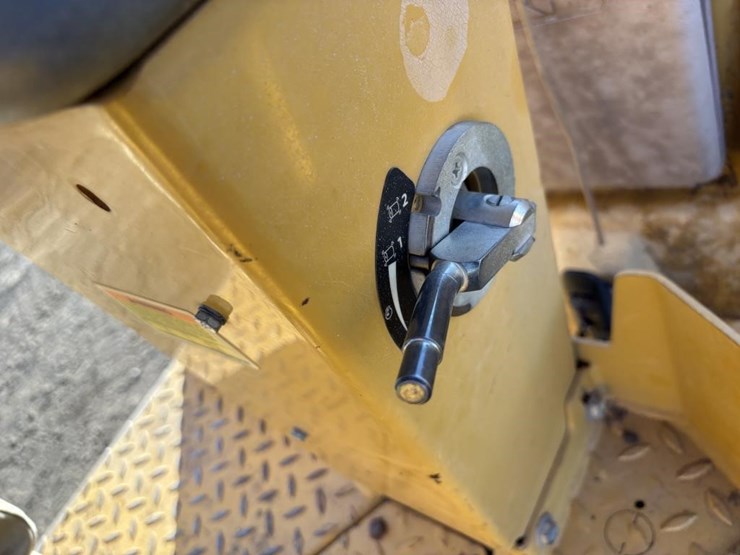caterpillar-cb24-image-24