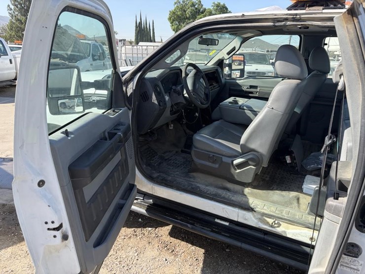 2011-ford-f250-image-12