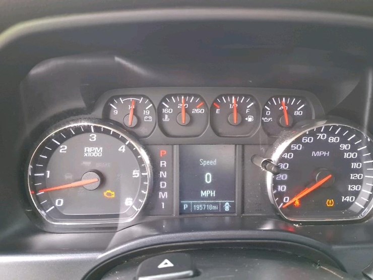 2015-chevrolet-2500-image-13