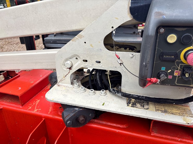 jlg-t350-image-12