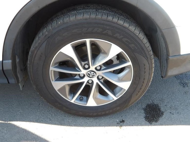 2017-toyota-rav4-image-8