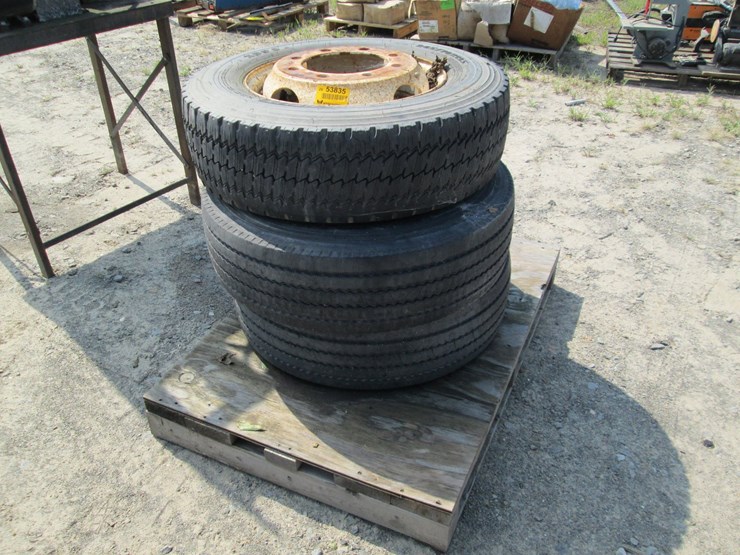 #53835-•-michelin-245/70r-19.5-tires-and-rims-inv#53835-image-1