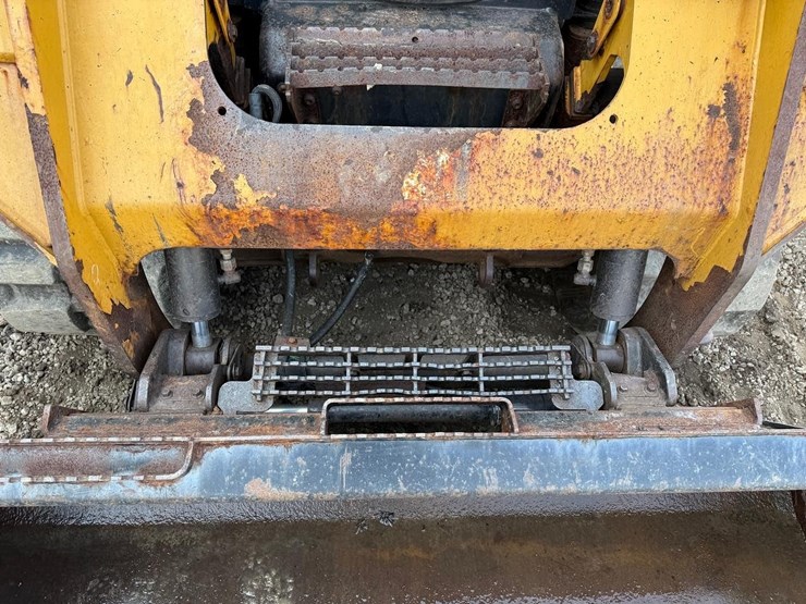 2015-caterpillar-259d-image-10