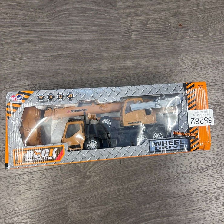 UNUSED REMOTE CONTROL CRANE