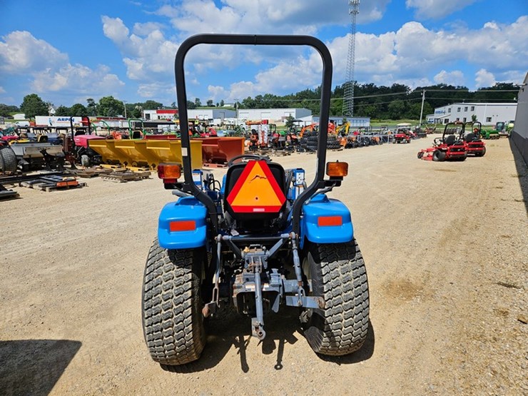 new-holland-tc25-image-4