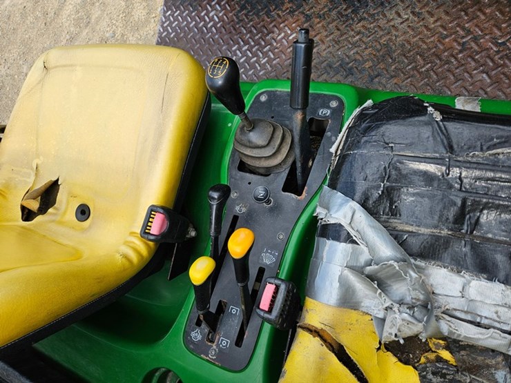 2020-john-deere-gator-image-34