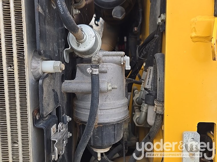 2018-deere-317g-image-40