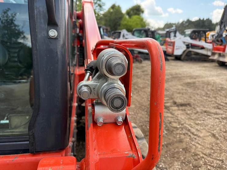 2024-kubota-ssv75-image-11