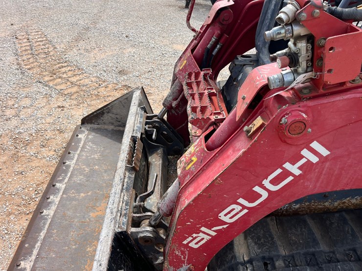 2017-takeuchi-tl12r2-image-4