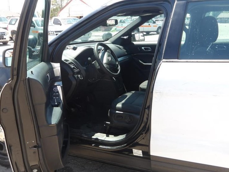 2019-ford-explorer-image-15