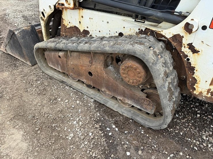 2012-bobcat-t180-image-17