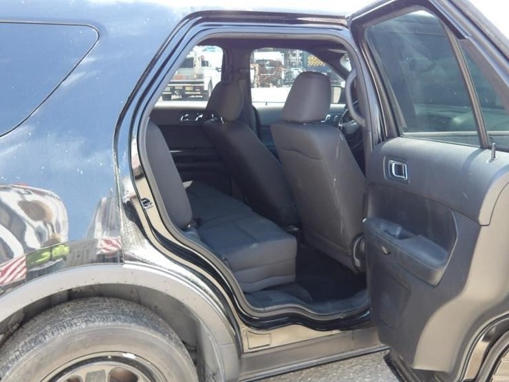 2017-ford-explorer-image-11