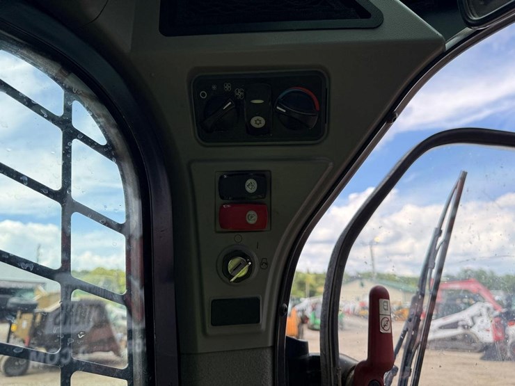 2018-caterpillar-299d2-xps-image-27