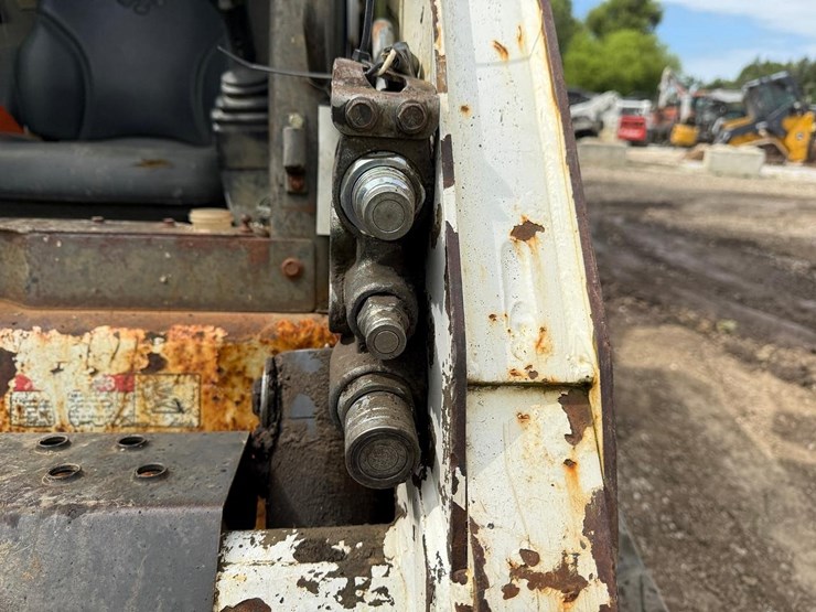2012-bobcat-t180-image-11