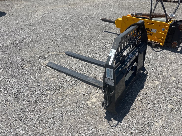 #11-•-cid-xtreme-60"-hyd-pallet-forks-image-3