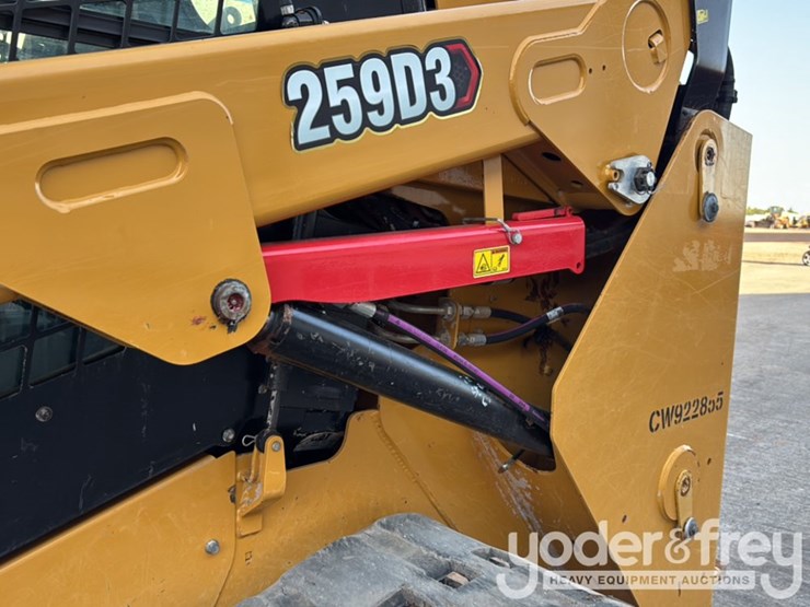 2023-caterpillar-259d3-image-21