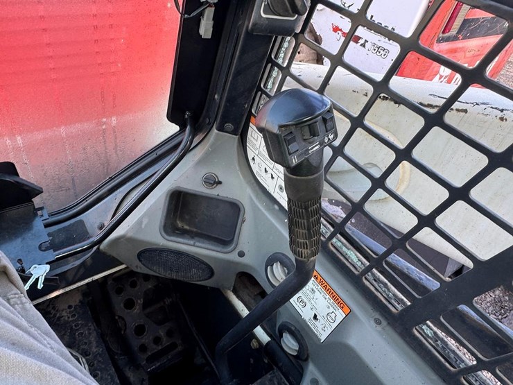 2018-bobcat-s570-image-21