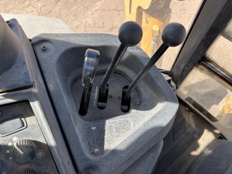 deere-410g-image-40