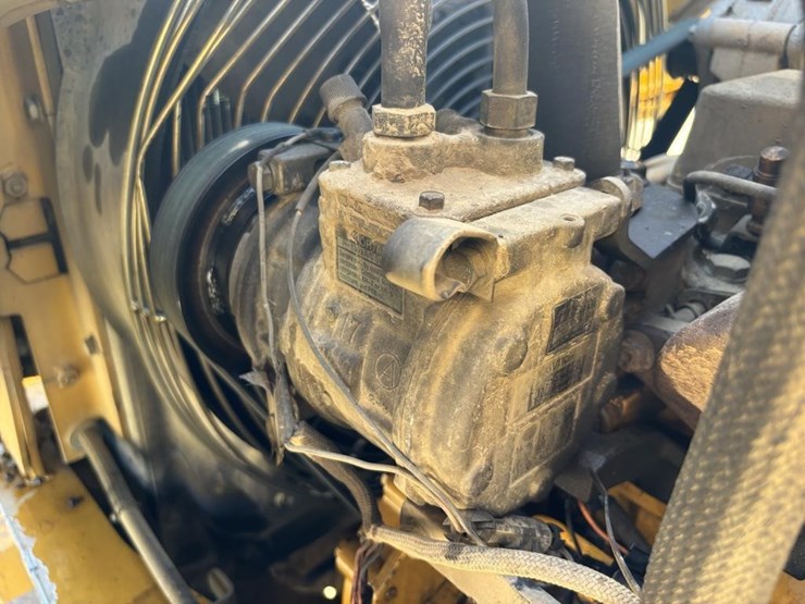 deere-410g-image-60
