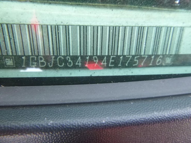 2004-chevrolet-3500-image-19