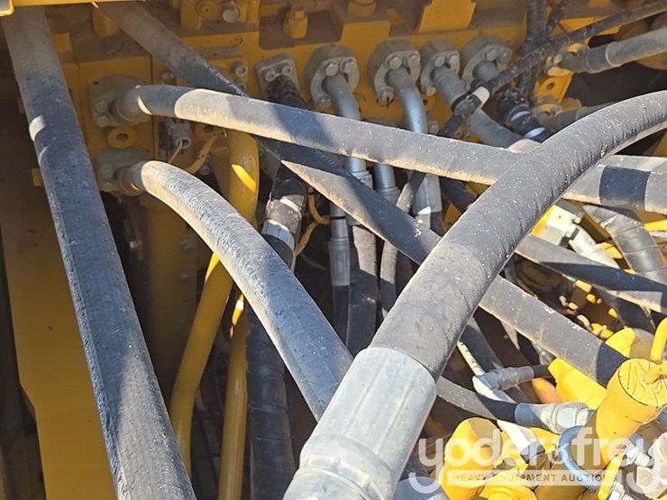2019-caterpillar-336-image-47