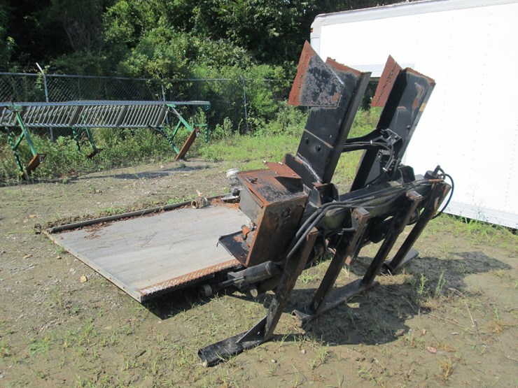 #53879-•-bucher-98-1/2"-lift-gate-inv#53879-image-2