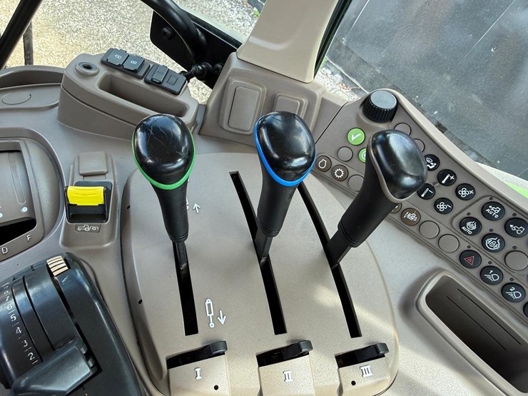2020-john-deere-6110m-image-26