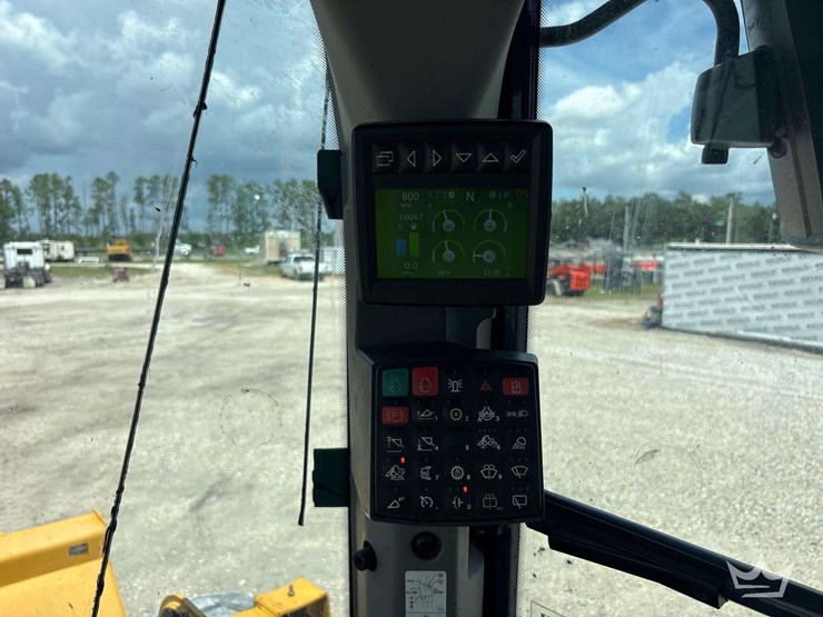 2019-deere-624l-image-18