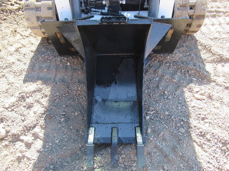wildcat-skid-steer-ditching-bucket-image-3