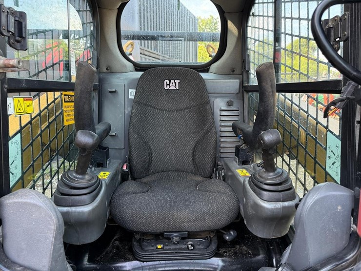2015-caterpillar-259d-image-20