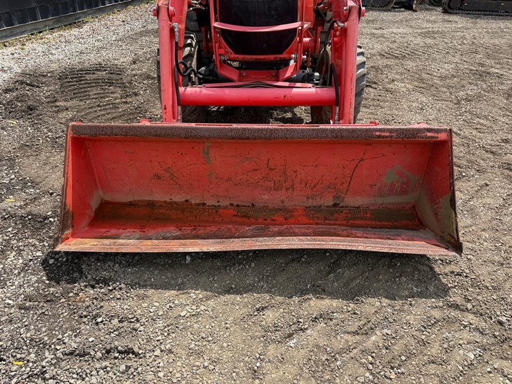 2017-kubota-l4701-image-9