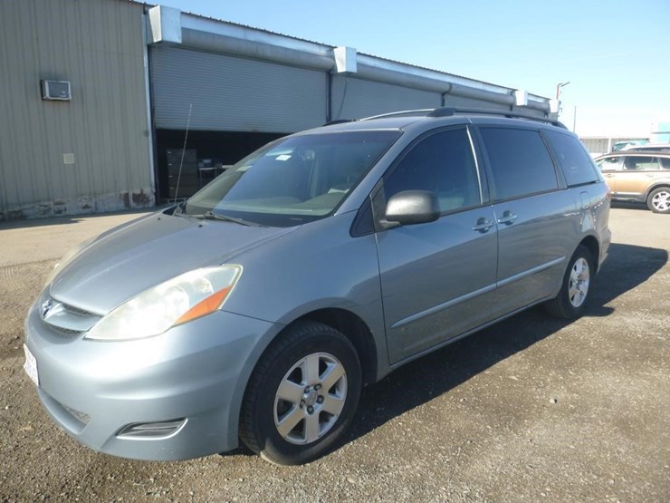 2006-toyota-sienna-image-1