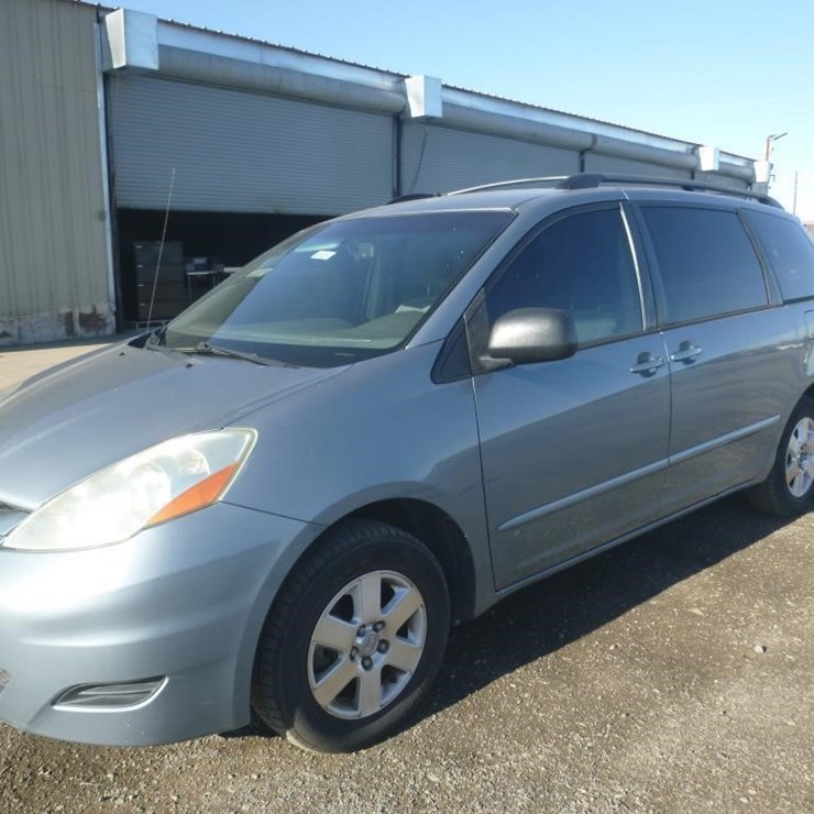 2006 TOYOTA SIENNA