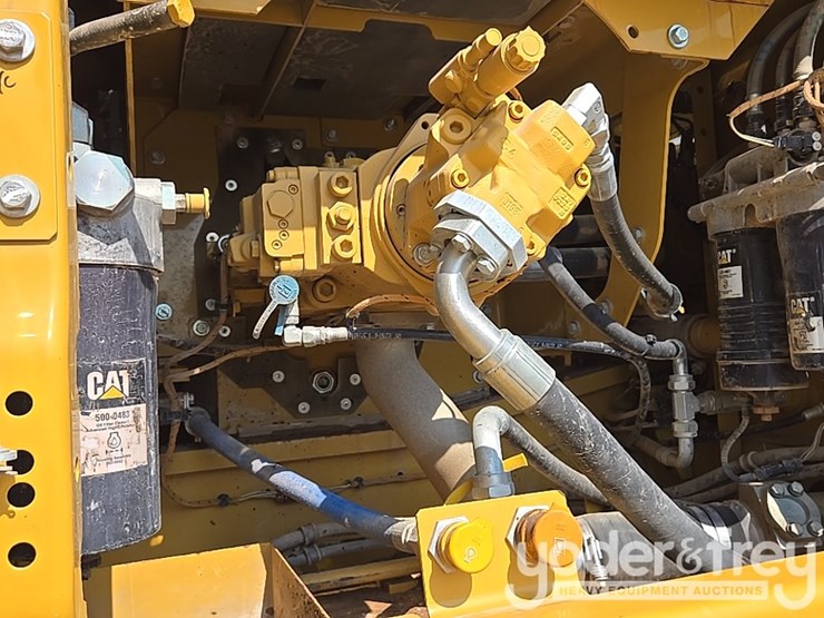 2019-caterpillar-336-image-40