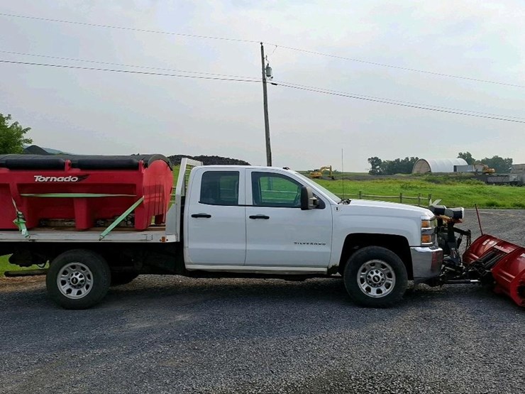 2015-chevrolet-2500-image-2