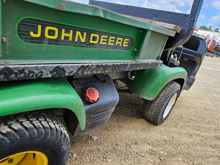 2020-john-deere-gator-image-21
